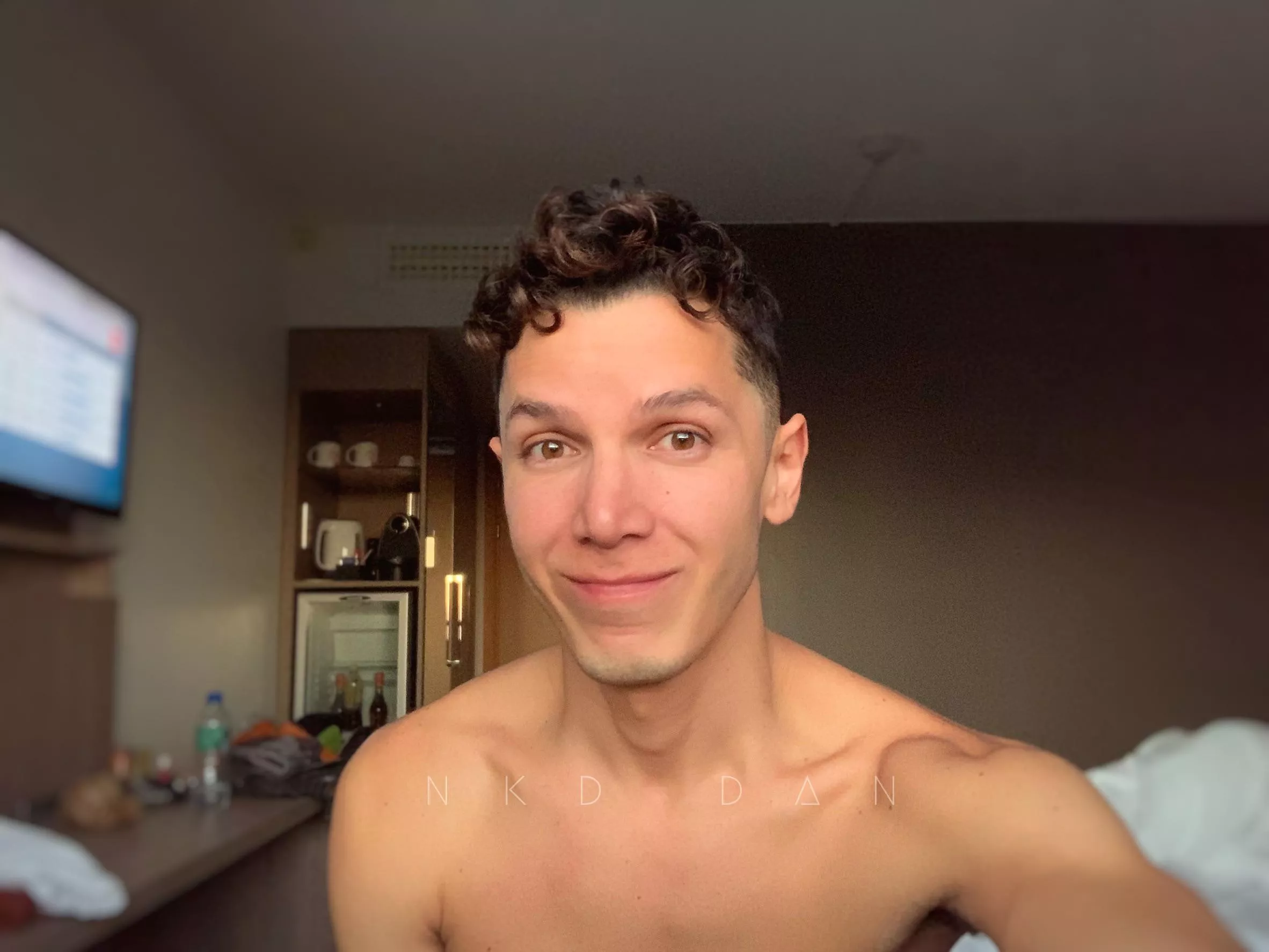 I just got my first haircut in 1,5 years and I feel like a completely different person 🙈