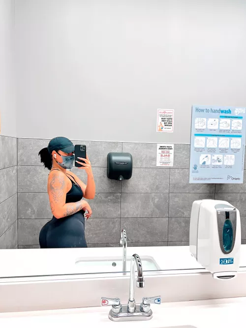 I just had an amazing leg day, can you tell? ๐