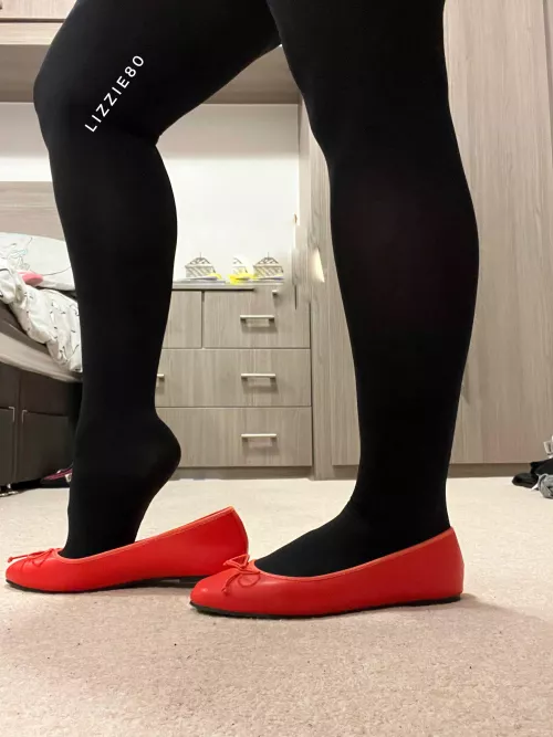 I just love how my black tights make my flats look so red