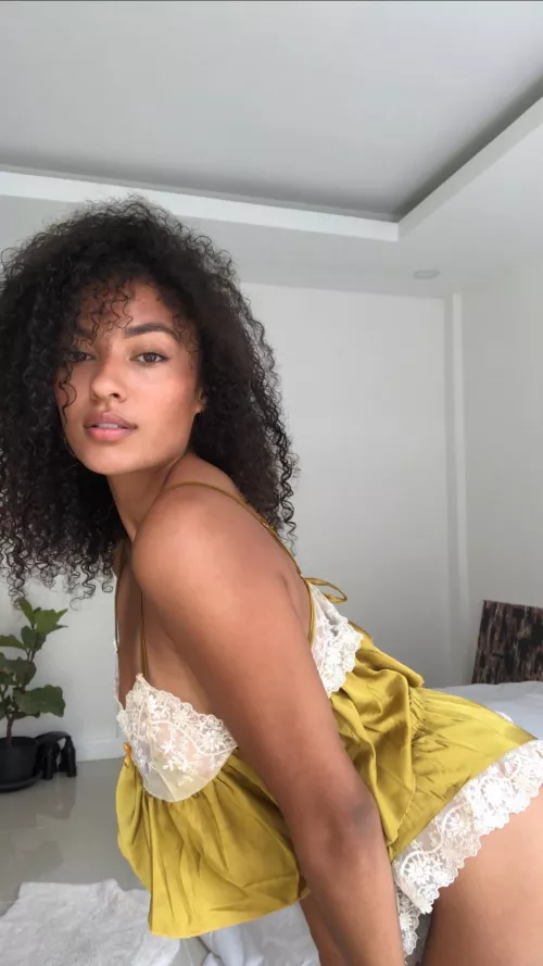 I just moved across the street, can you show me around ?