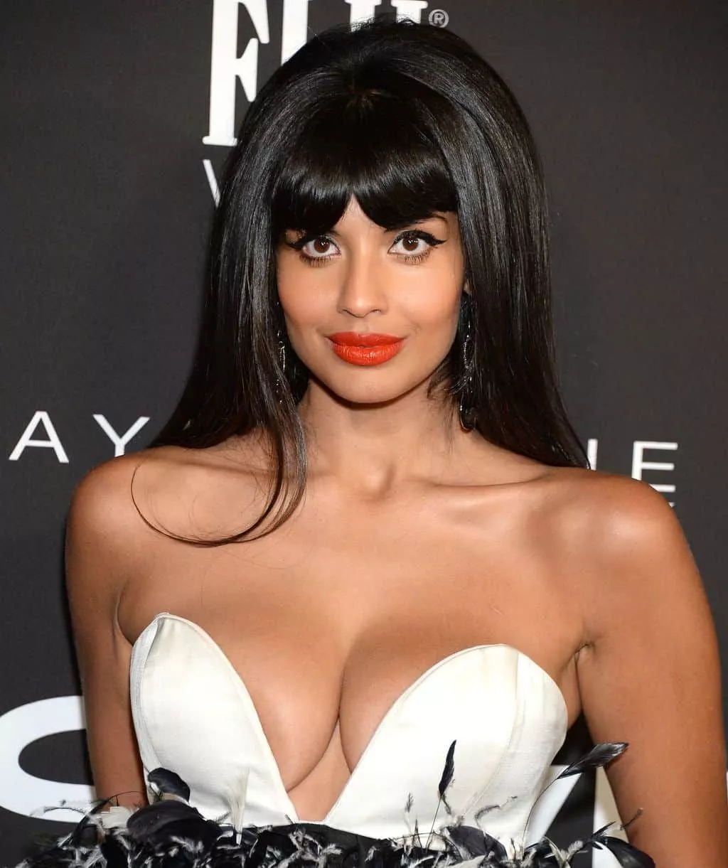 I just wanna climb this tall tree, the gorgeous Jameela Jamil!