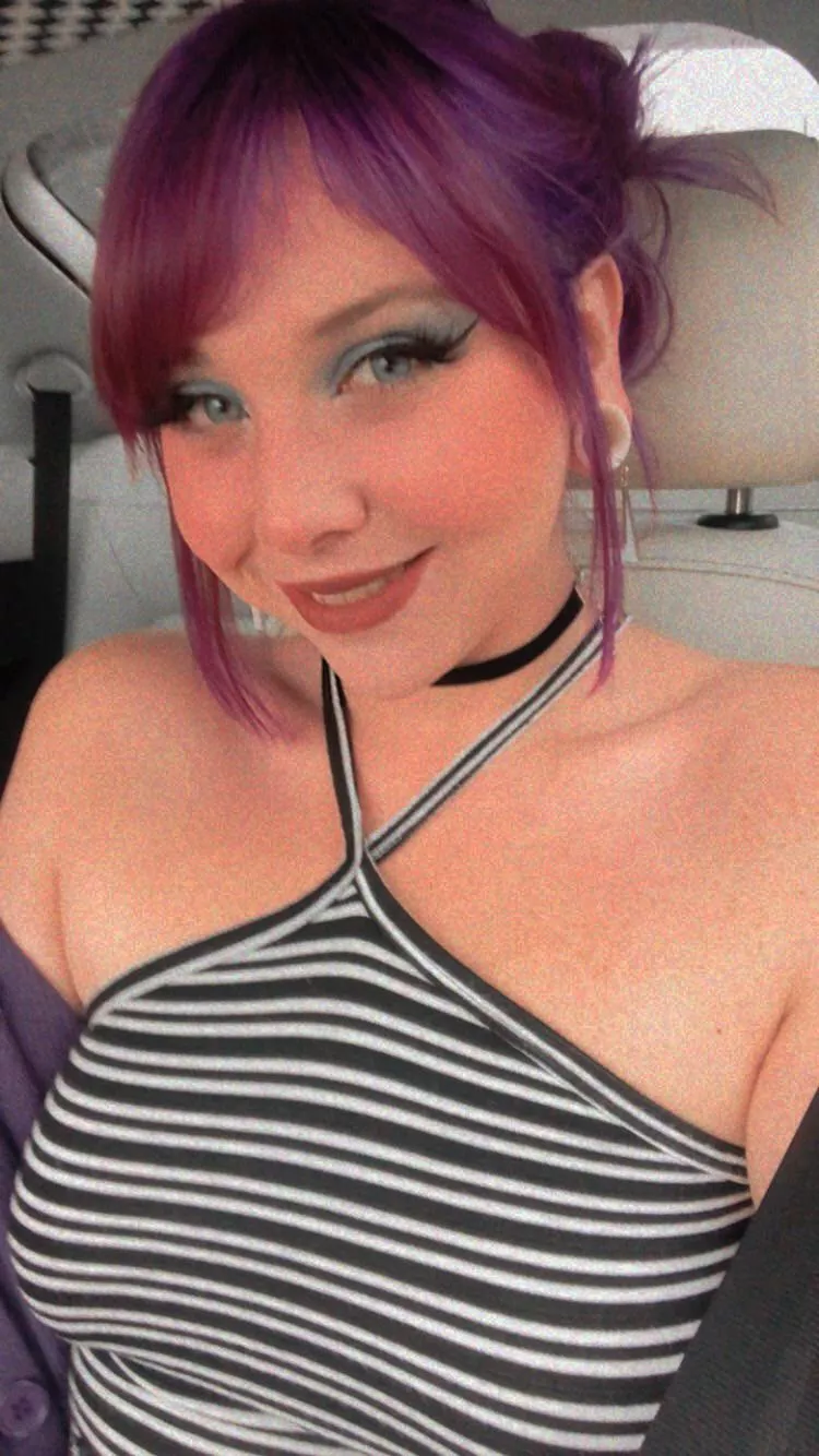 I just want someone to cum all over my pretty face ❤️