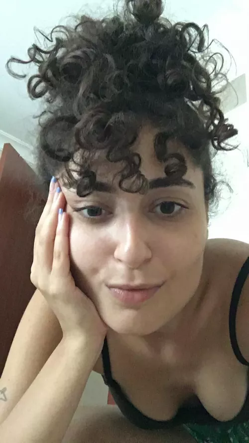 i just wanted to take a cute selfie🤭