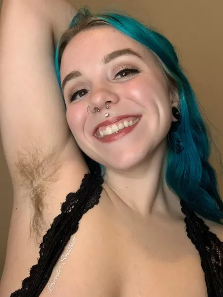 I keep getting told to post here (as I share a lot of armpit content) but Iβm not sure if hairy gals are welcome here π