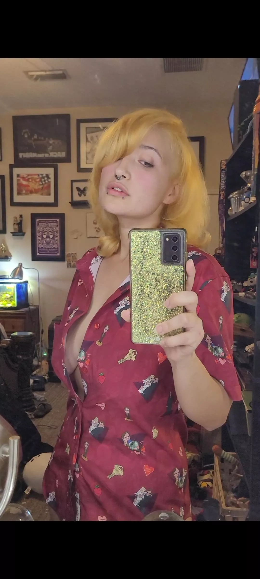 I kinda dig the color hair, but I dunno (F)