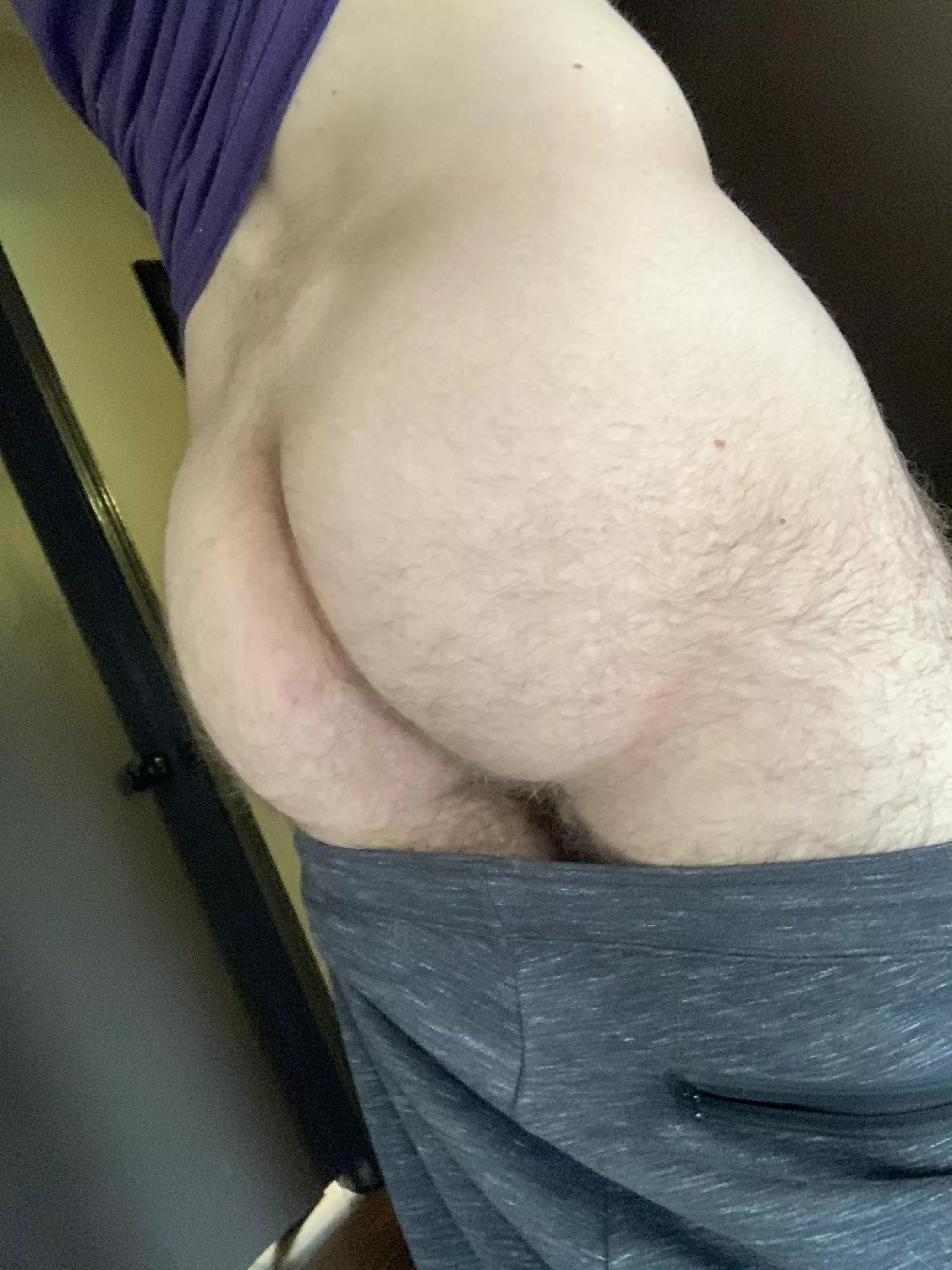 I… kinda need something pressed up against here. 😗 I… kinda need something pressed up against here. 😗