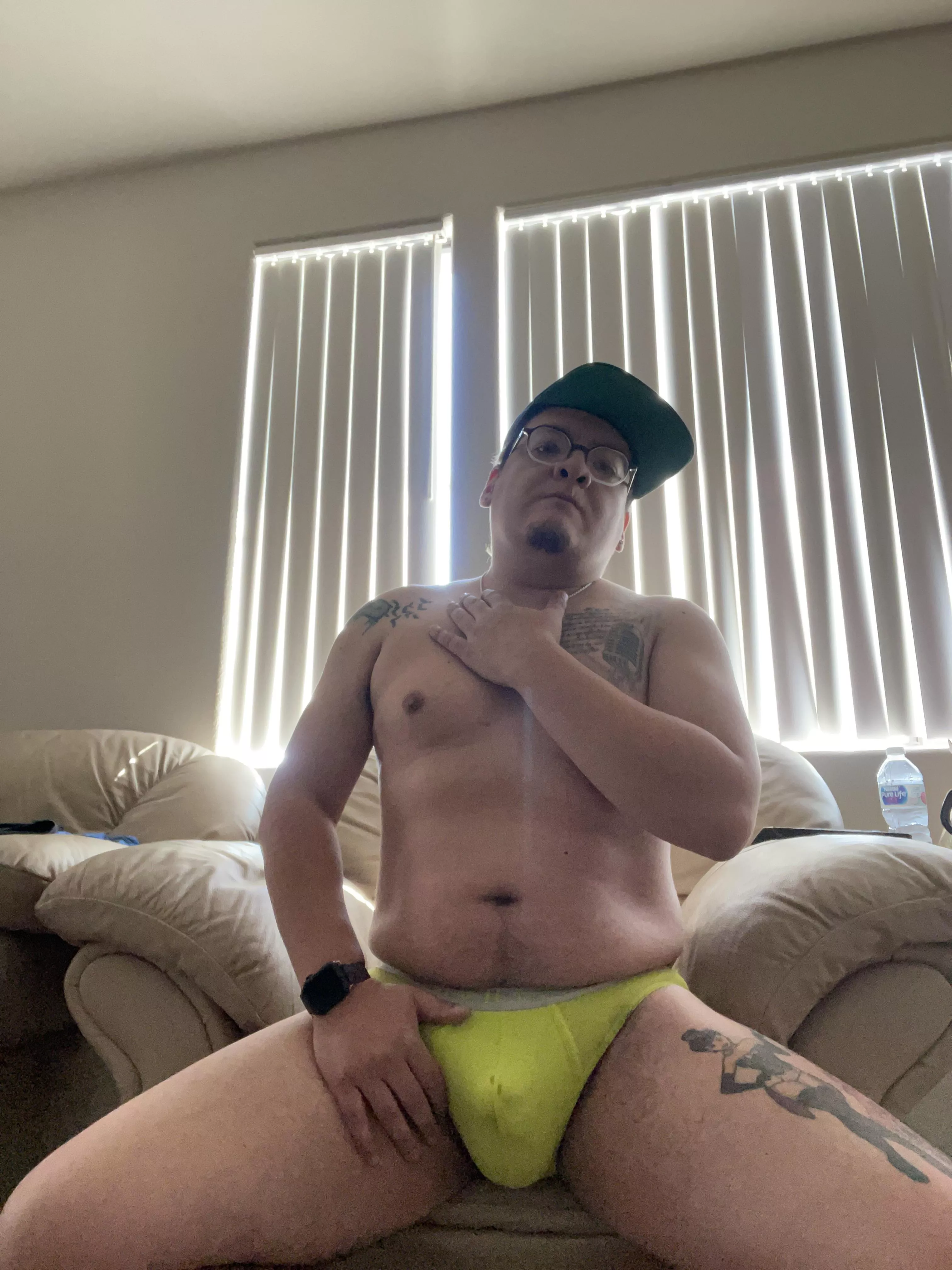 I know I’m not a looker, but I do feel sexy af in briefs! ✊🏻DMs open!