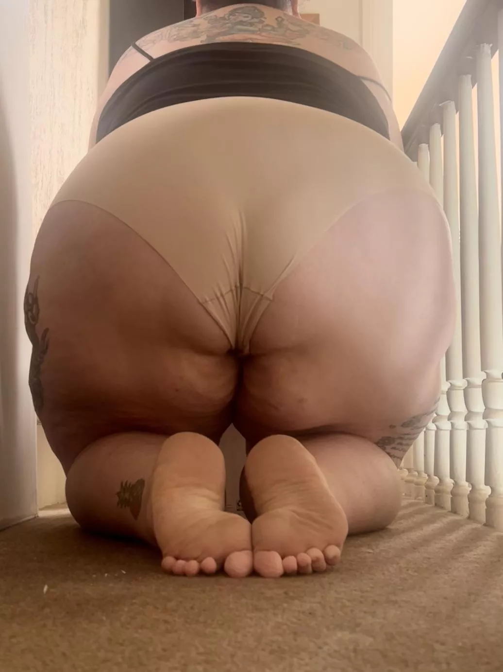 I know you did a double take 😉 Rocking some granny panties on this lazy Sunday 👅