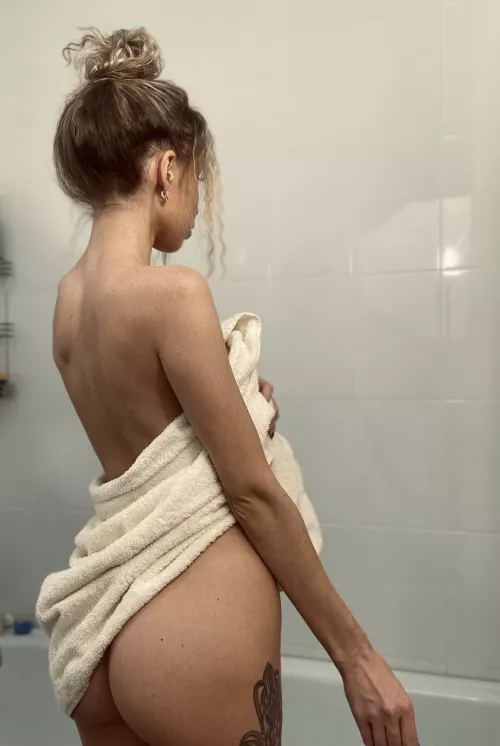 I know you want my pussy, ass and tits when it's clean 4U🙄 😏 💗 Playing with shower gives me real pleasure😀