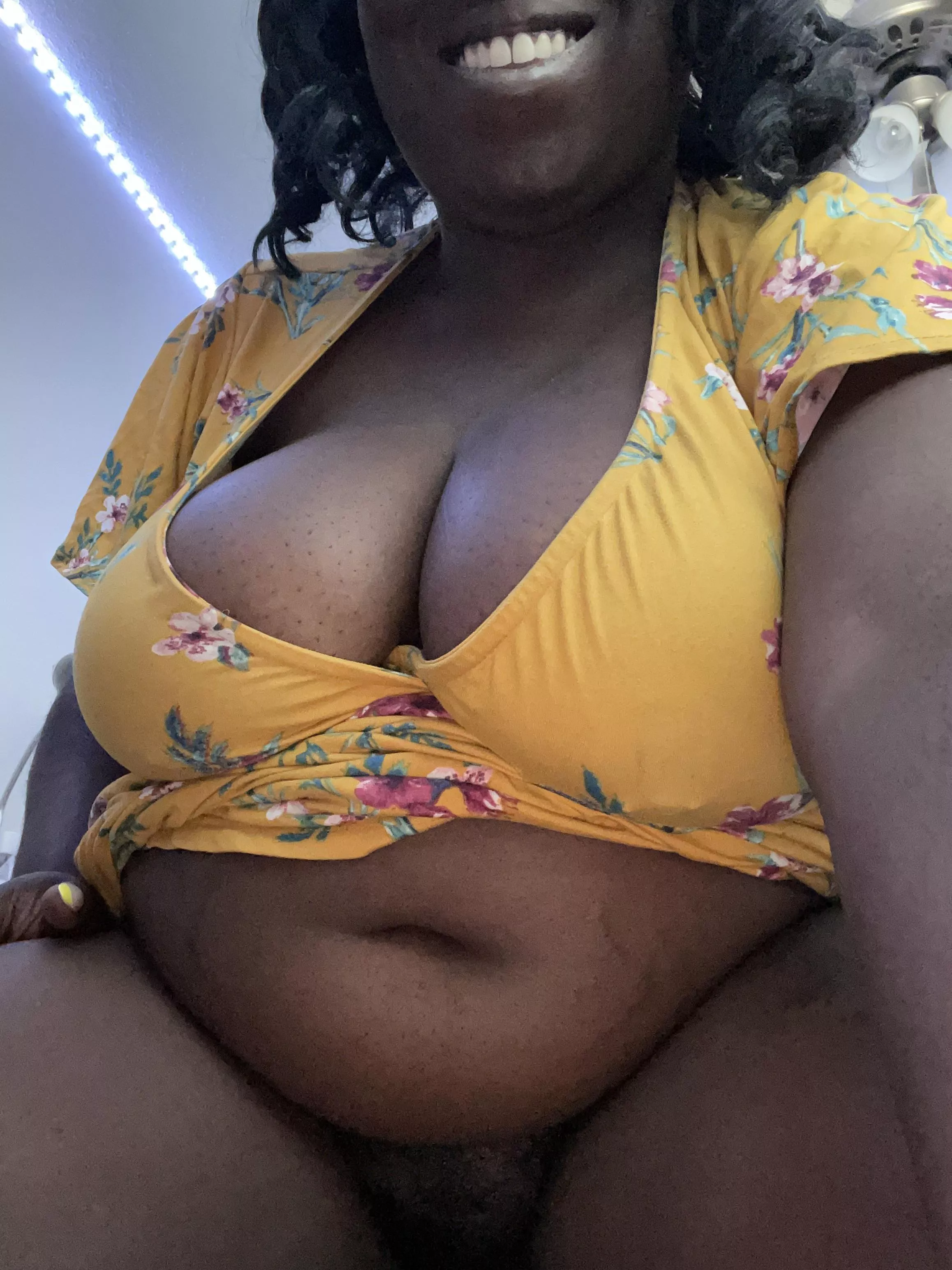 I like dressing in clothes that 1) highlight my assets and 2) are easy to get fucked in I like dressing in clothes that 1) highlight my assets and 2) are easy to get fucked in