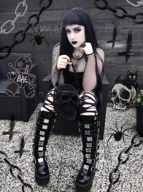 I like the color black 🖤