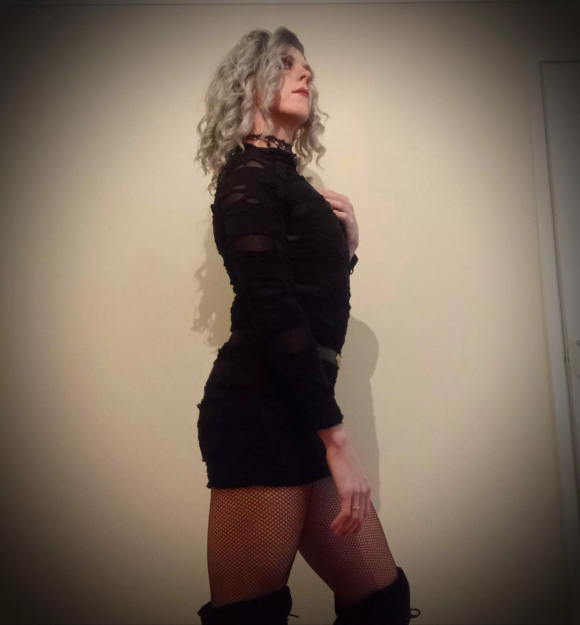 I like this angle.. looking up at the fat spidey on my ceiling 🕷🕸