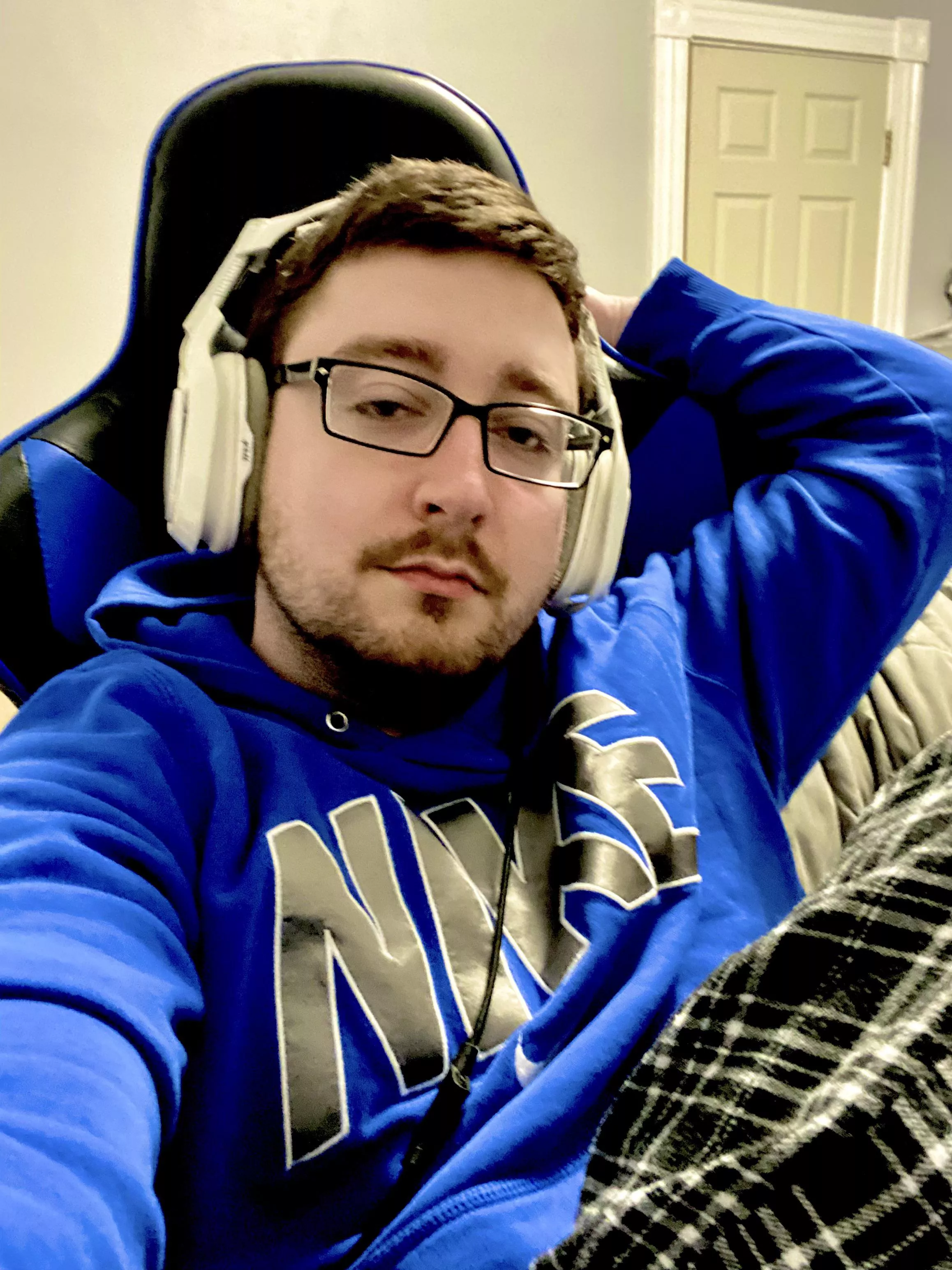 I like to sit as stupidly as possible when gaming