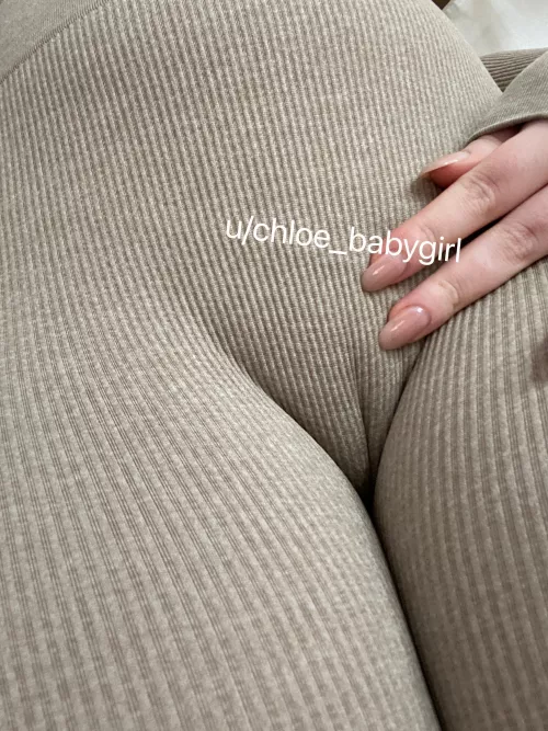 I like to walk around with my pussy saying hi to all the neighbors 😜