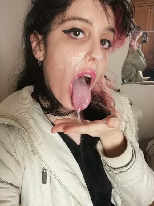 I look cute with cum on my face 🥰