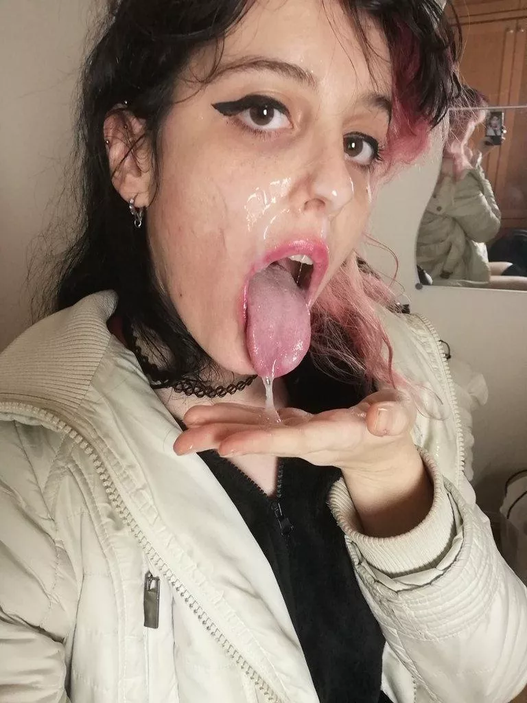 I look cute with cum on my face 🥰 I look cute with cum on my face 🥰