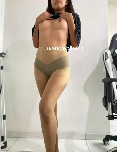 I look so cute in pantyhose?