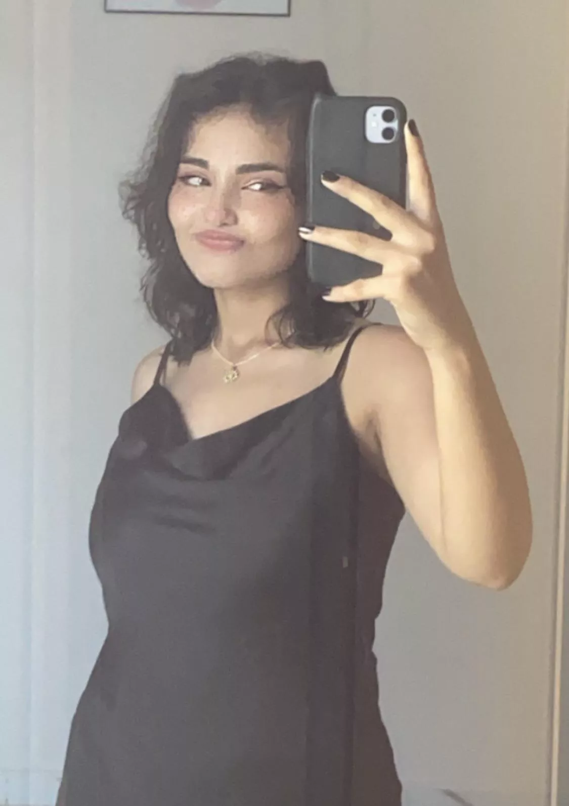 I lost all your messages guys 🥺 dm me again to trade nudes ❤️