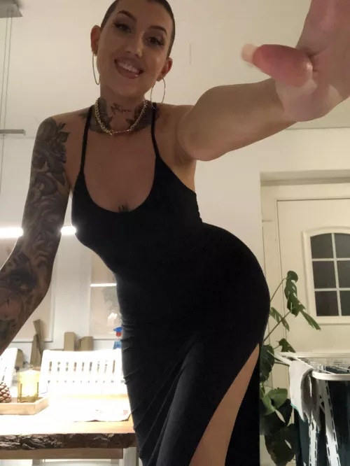 I love a simple black dress 🖤