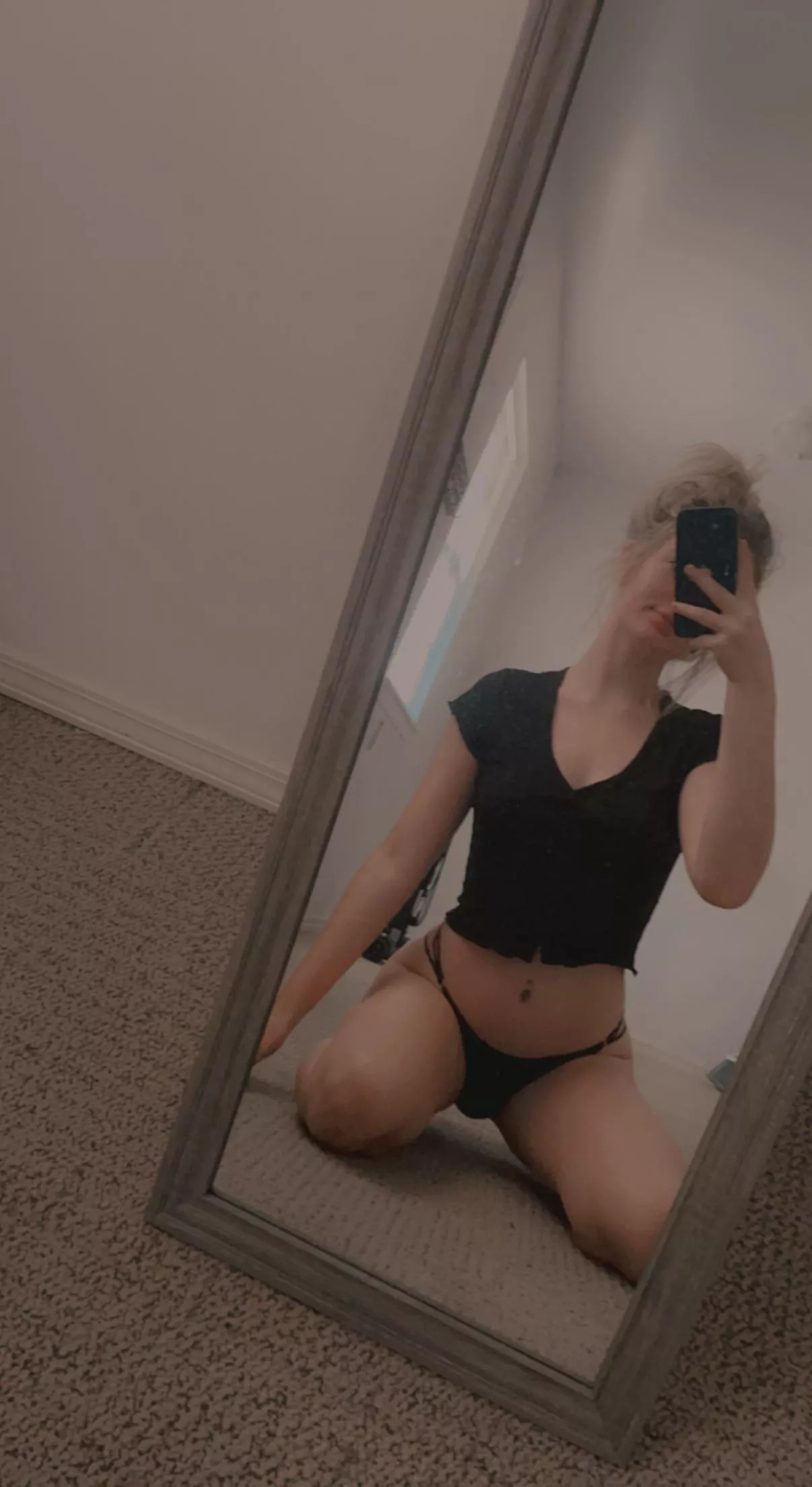 i love an all black outfit;)