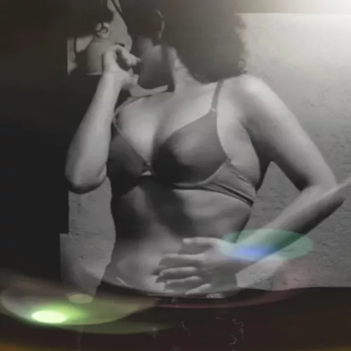 I love artistic photography and performances. I'm a professional actress and filmmaker