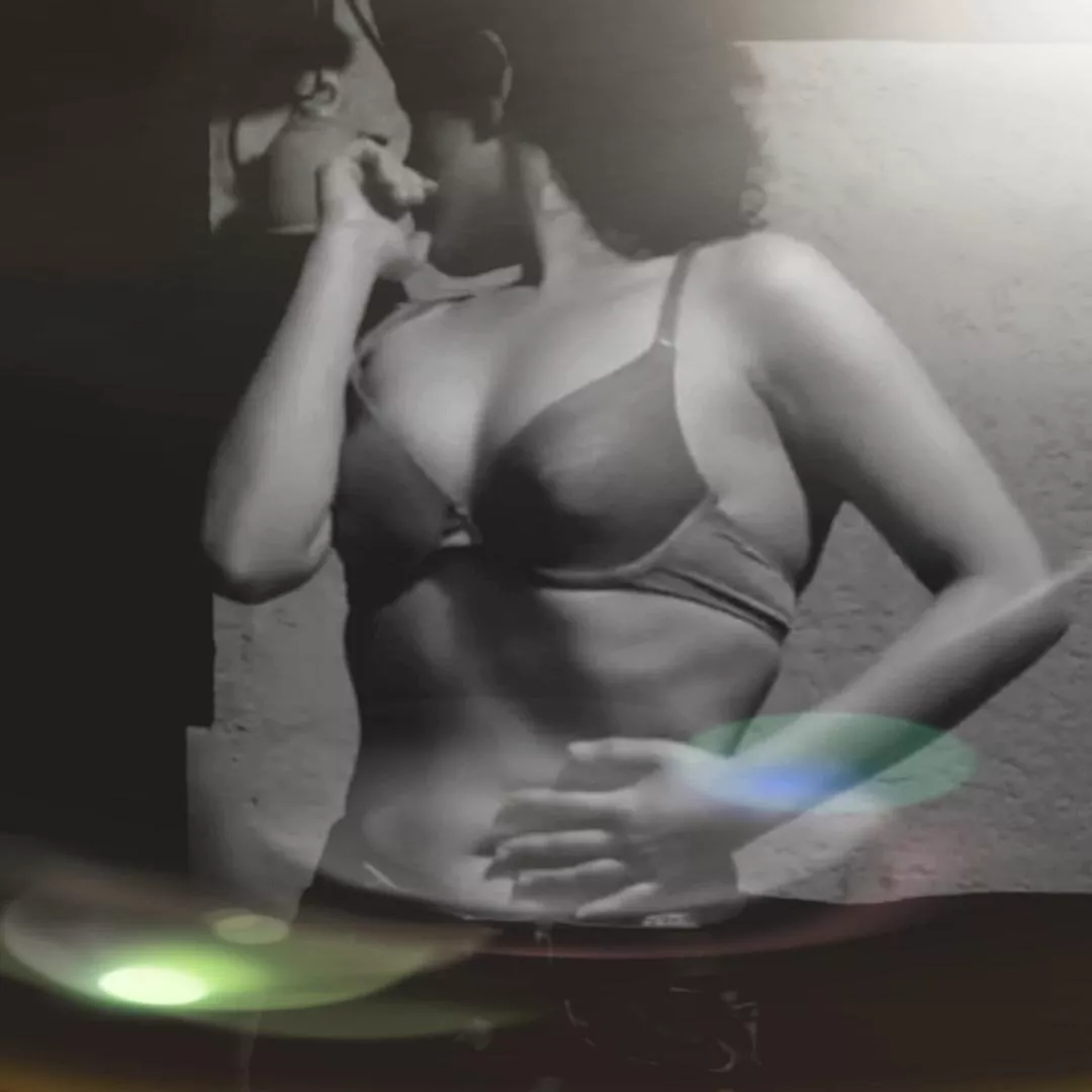 I love artistic photography and performances. I'm a professional actress and filmmaker