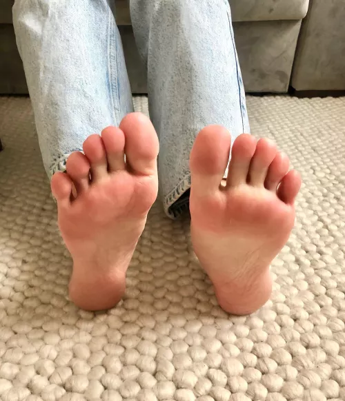 I love being barefoot 🙈