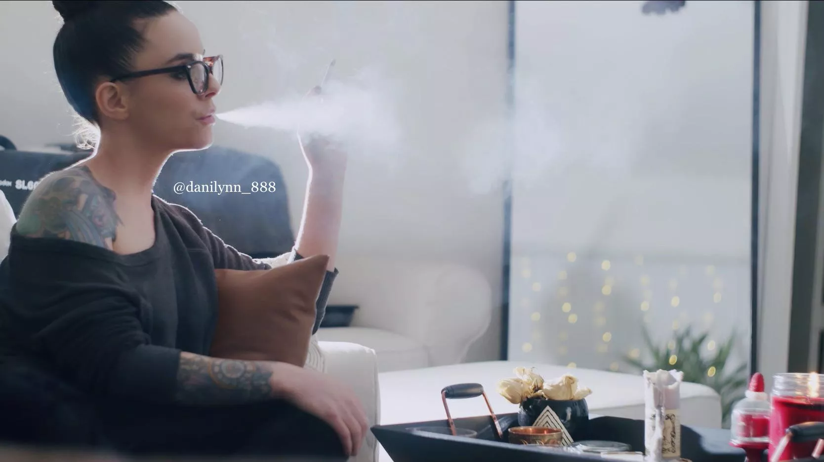 I love being curled up watching a movie and enjoying a cigarette 😊