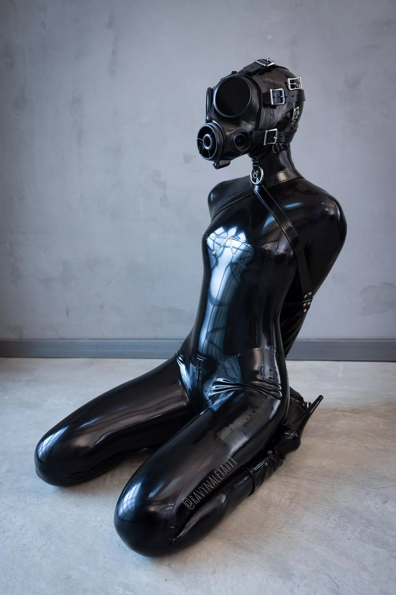 I love being fully covered in latex, restrained, and with all those distracting sights and sounds removed. Then I can really become the object I was meant to be 💕
