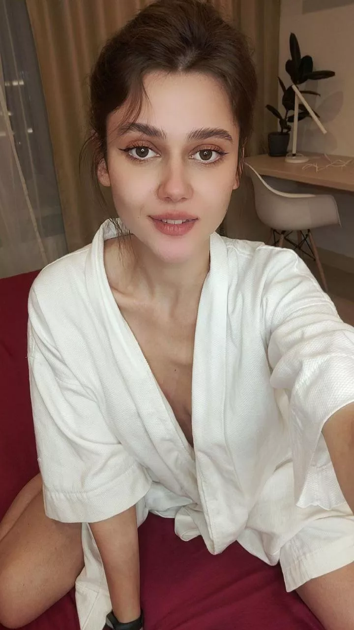 I love being kissed.. between the legs😏💦👇