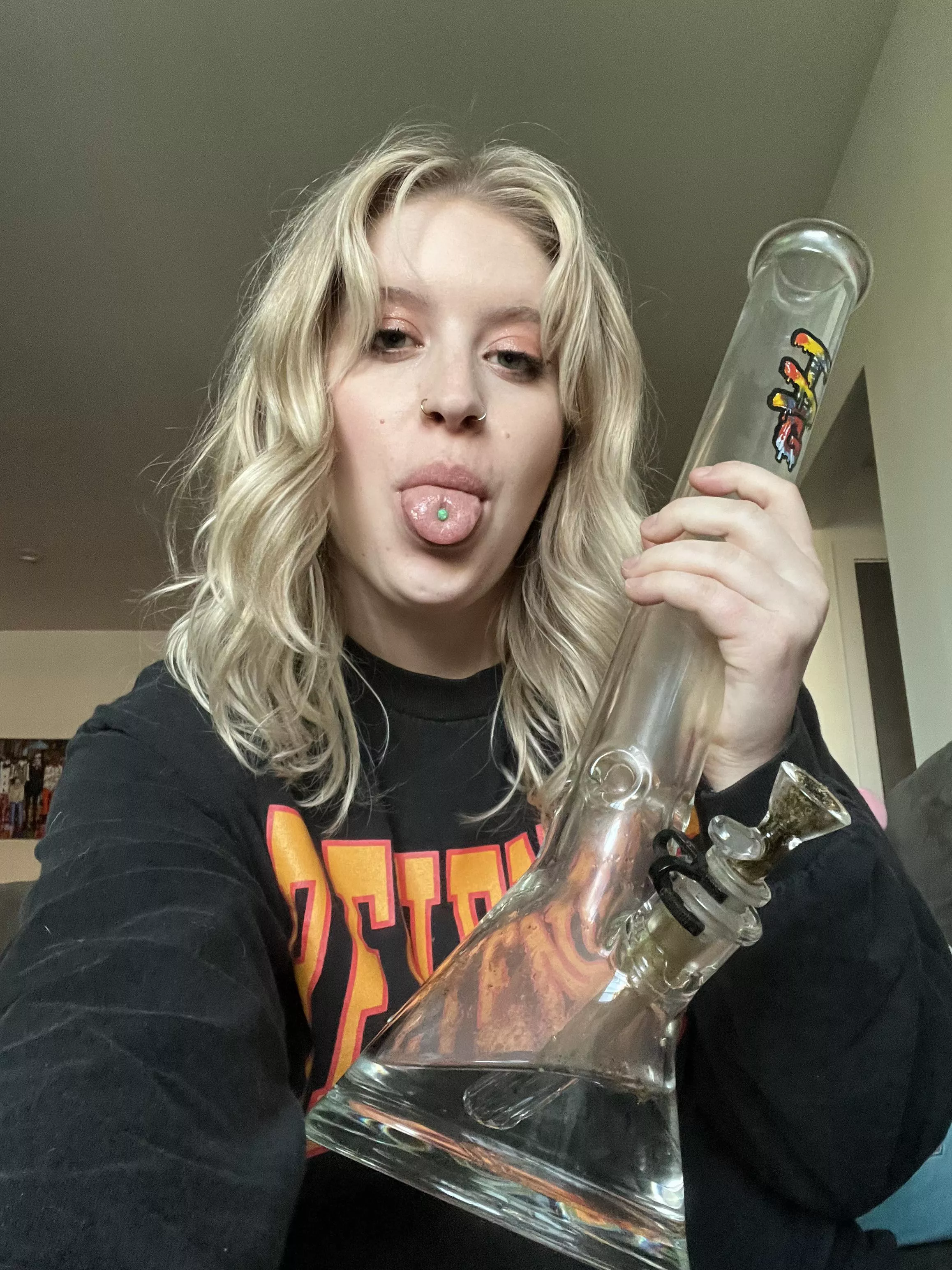 I love big bongs and I cannot lie 😇