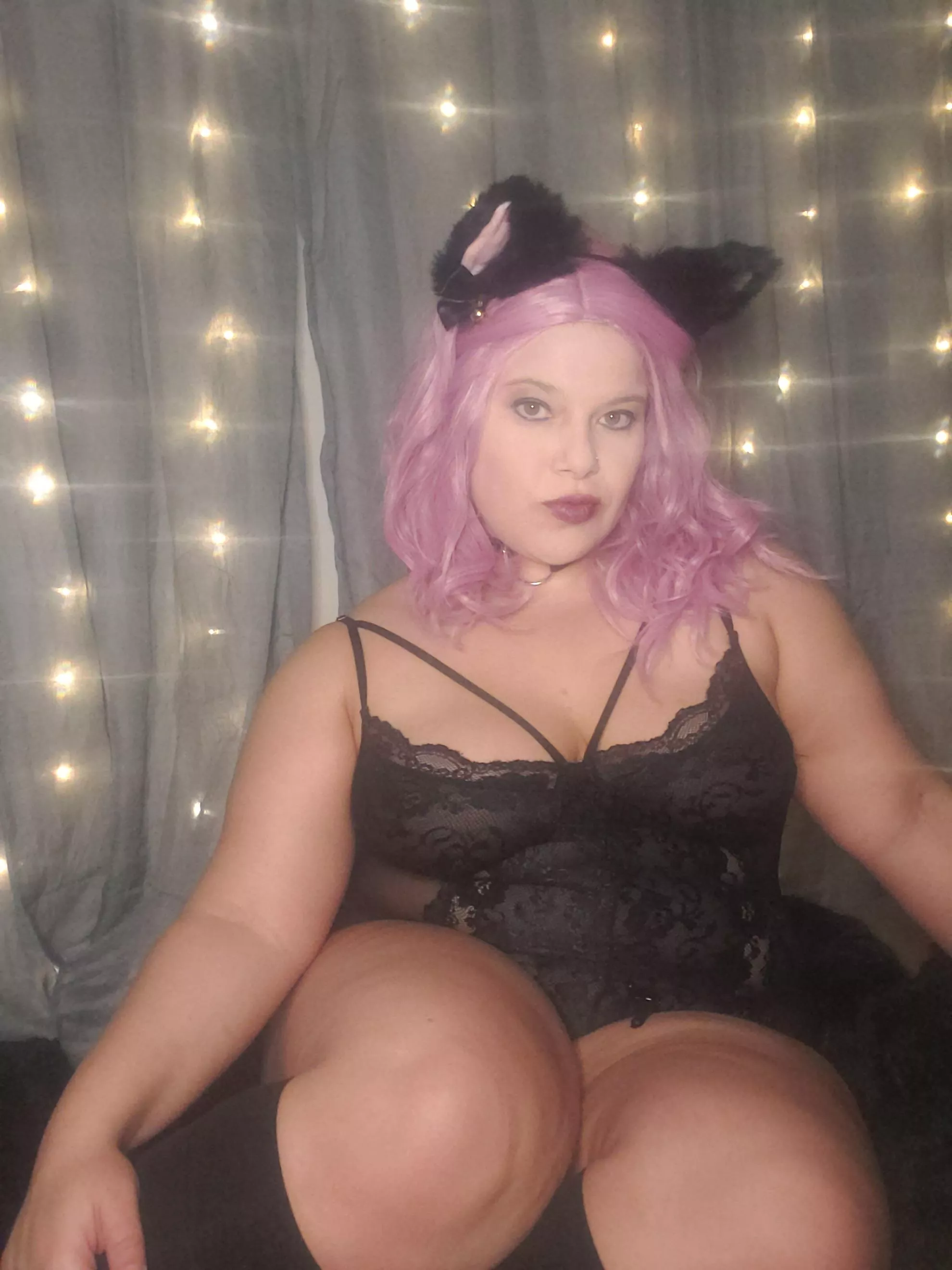 I love butt plug tails so why not add the ears. My first pic with the neko vibe. What do yall think? Link in comments!