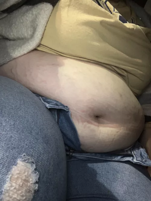 I love eating in the car, hope you don’t mind If I sit like this?😉😋