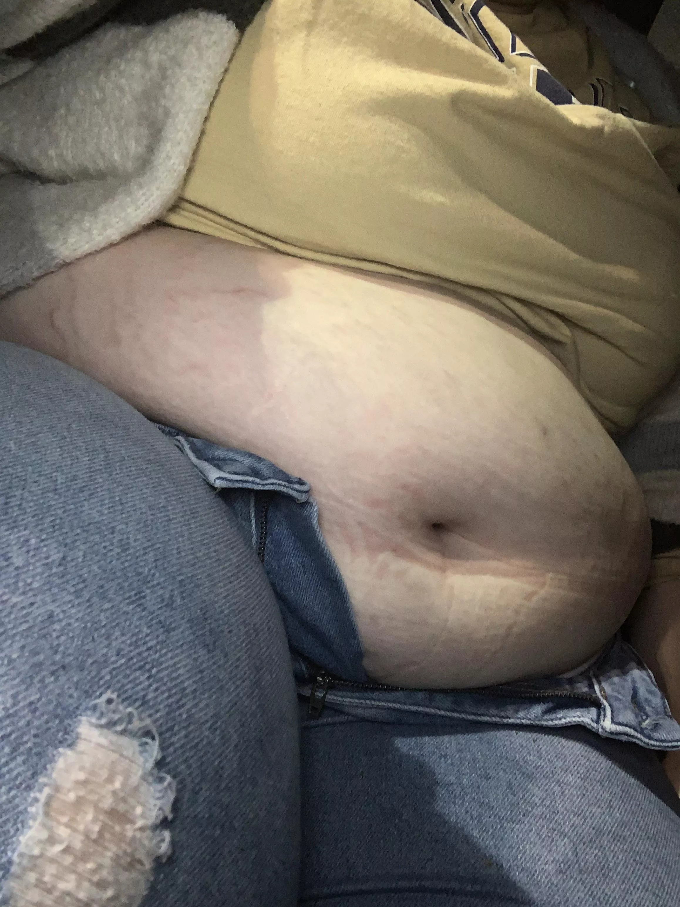 I love eating in the car, hope you don’t mind If I sit like this?😉😋