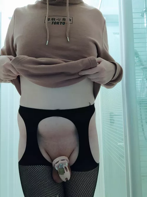 I love how chastity helps turning me into my girlfriends girlfriend 🤤🙈