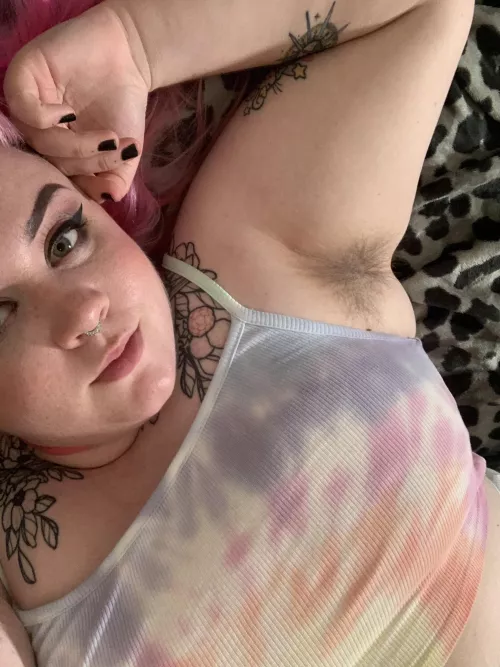 I love how hairy I’m getting 😌