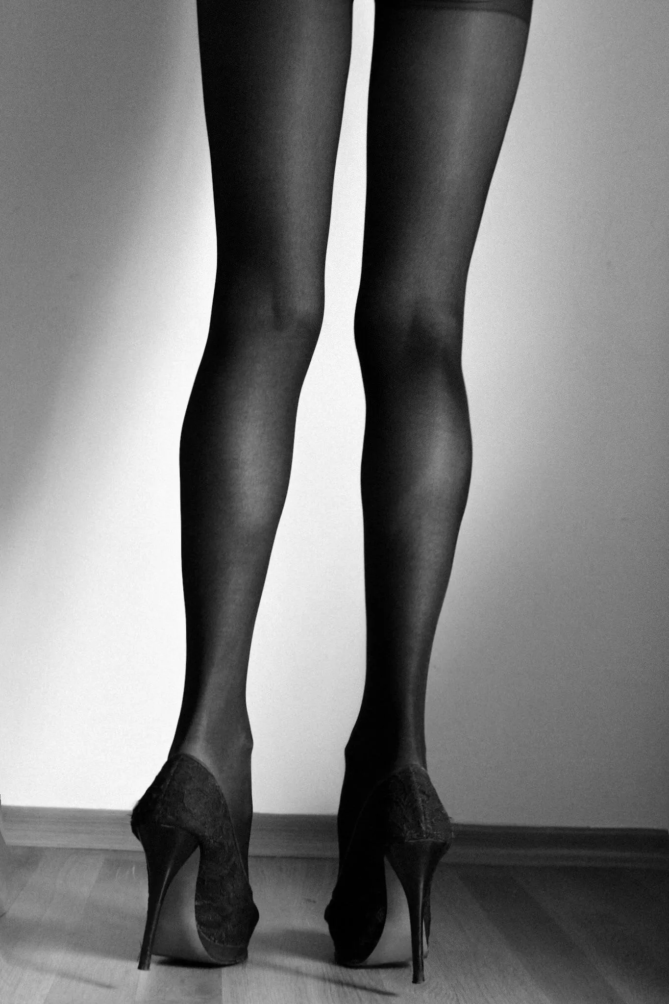 I love it how a simple black&white [f]ilter can highlight shapes and lines😉💋