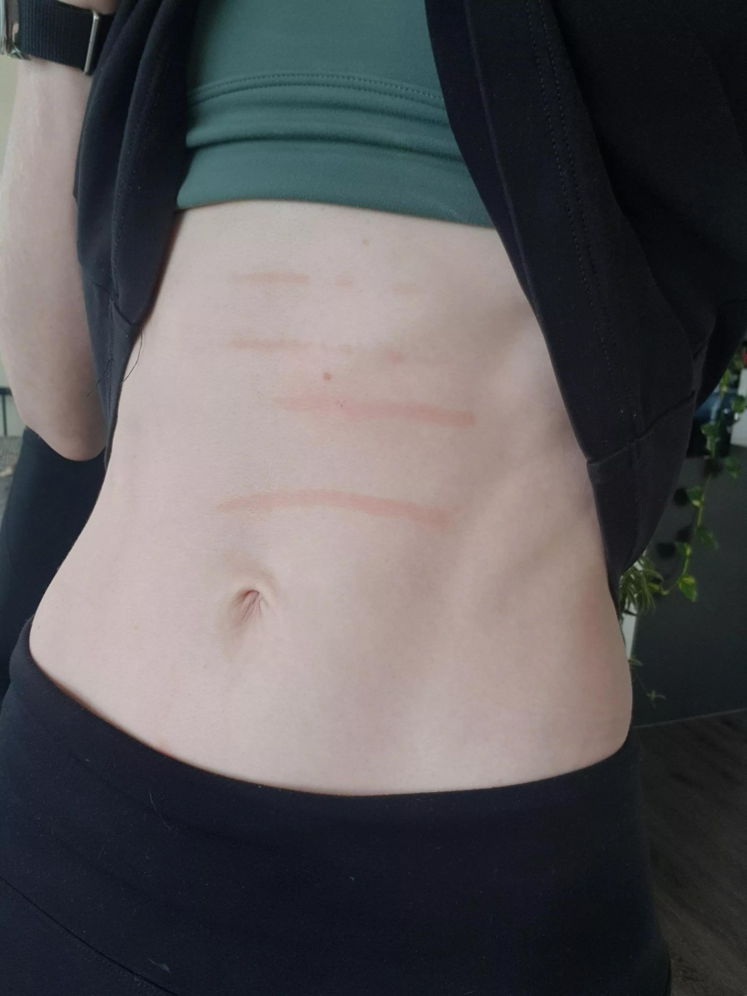 I love it when he leaves marks on me [f] it reminds me of the act days later ;)