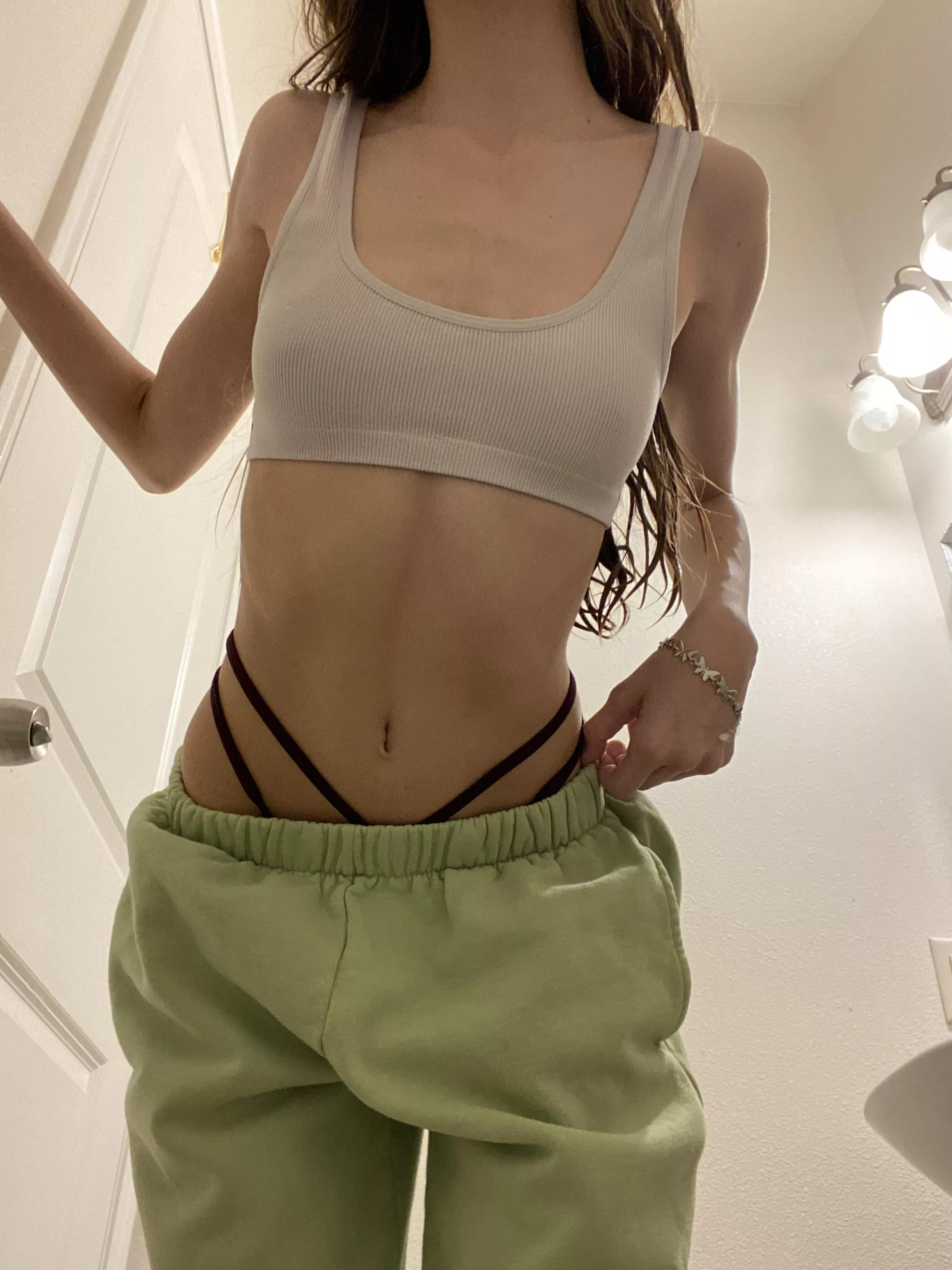 i love lil crop tops 🥰