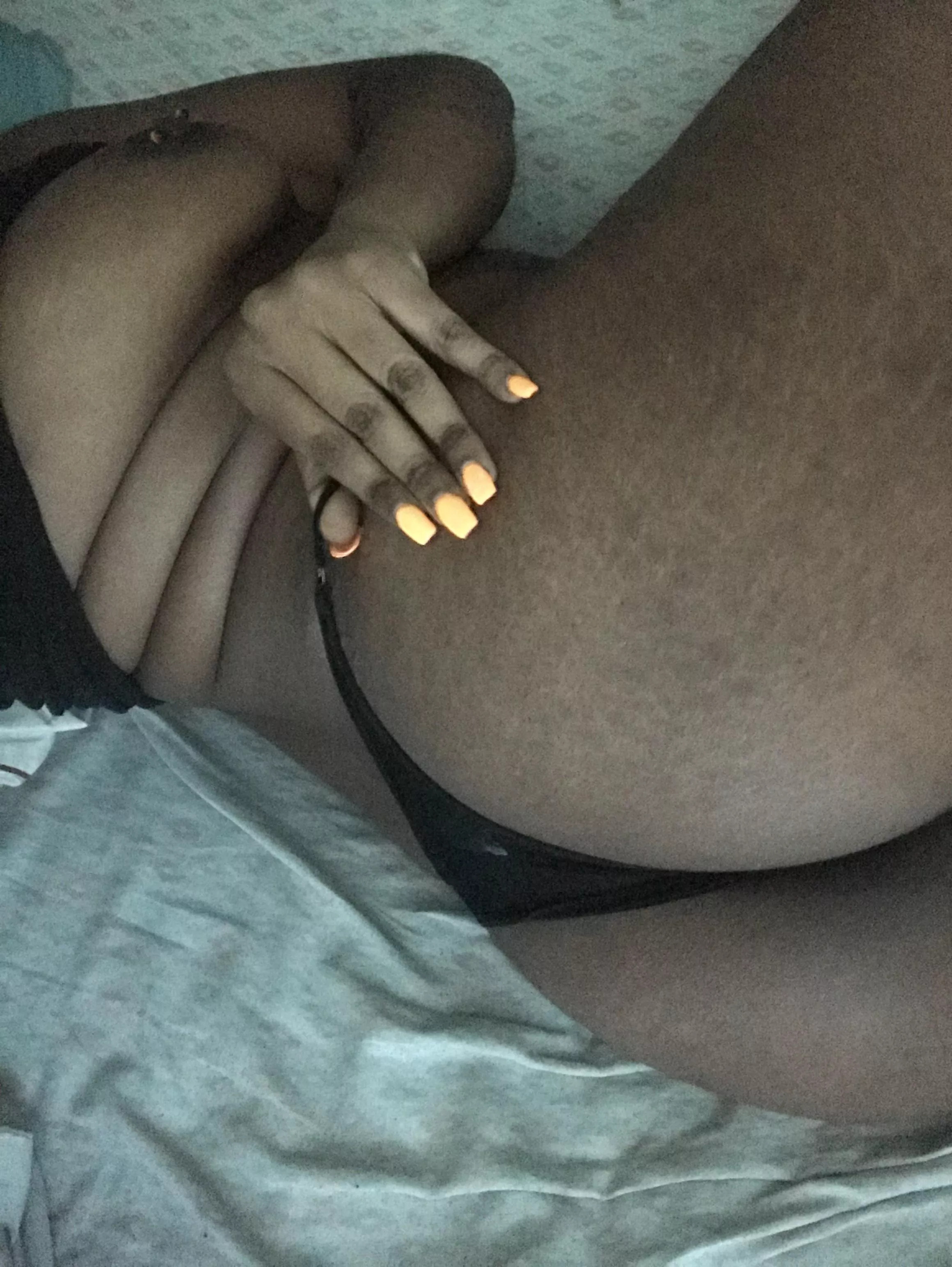 I love my ass in thongs 😍 do you?