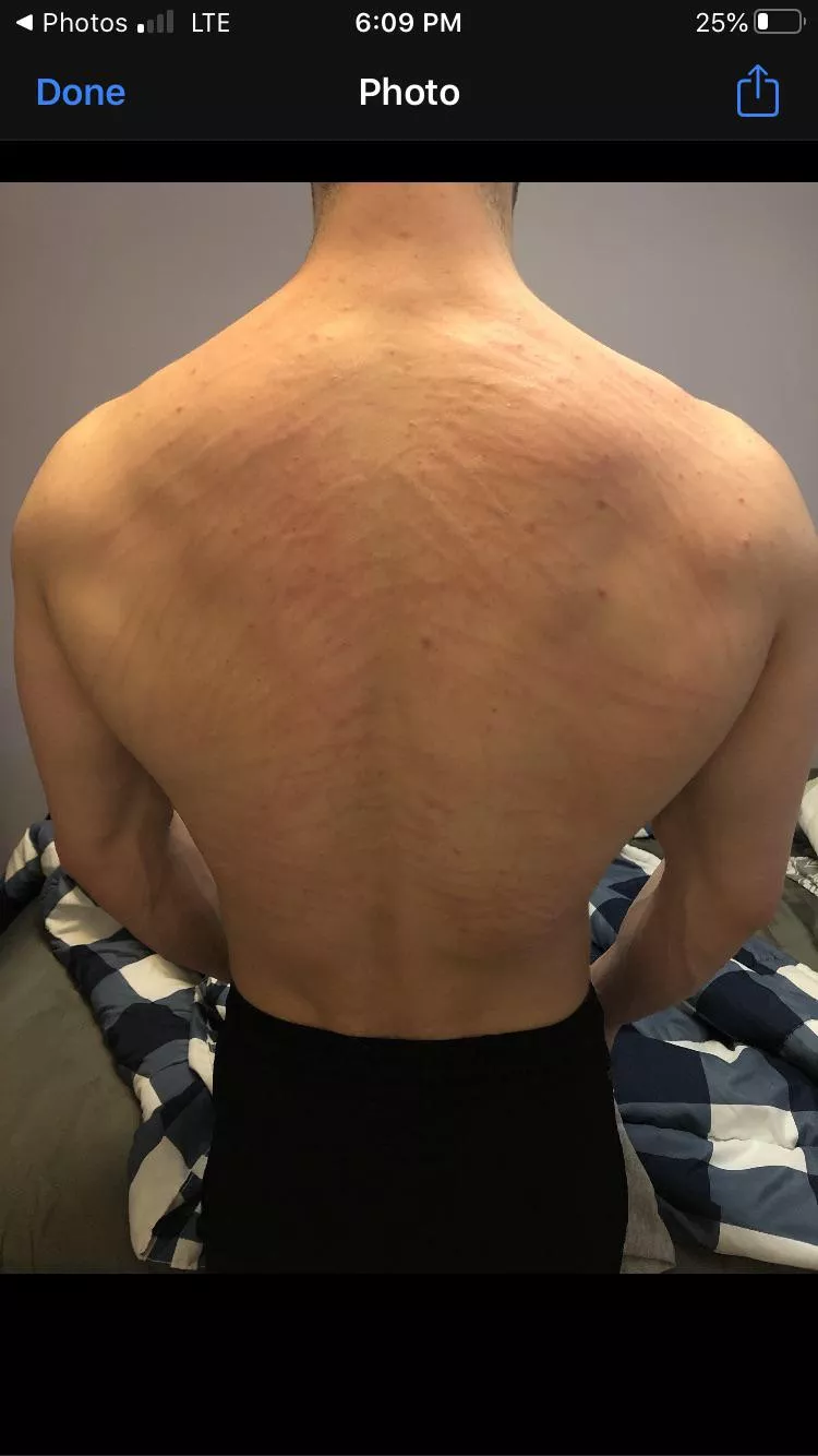 I love my back ripped up like this😏