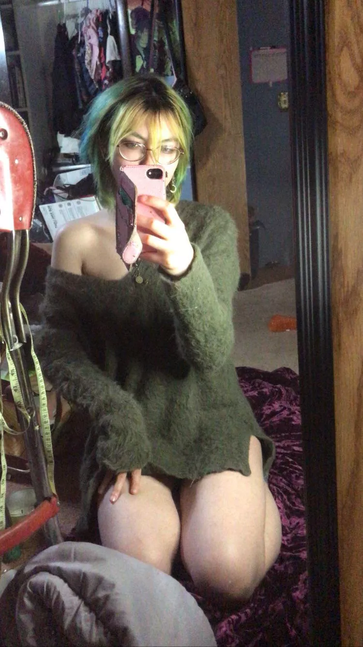 i love oversized sweaters!