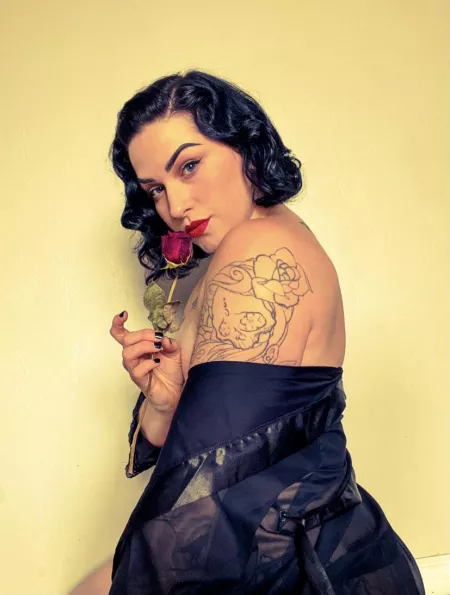 I love recreating vintage pinup art 🥀