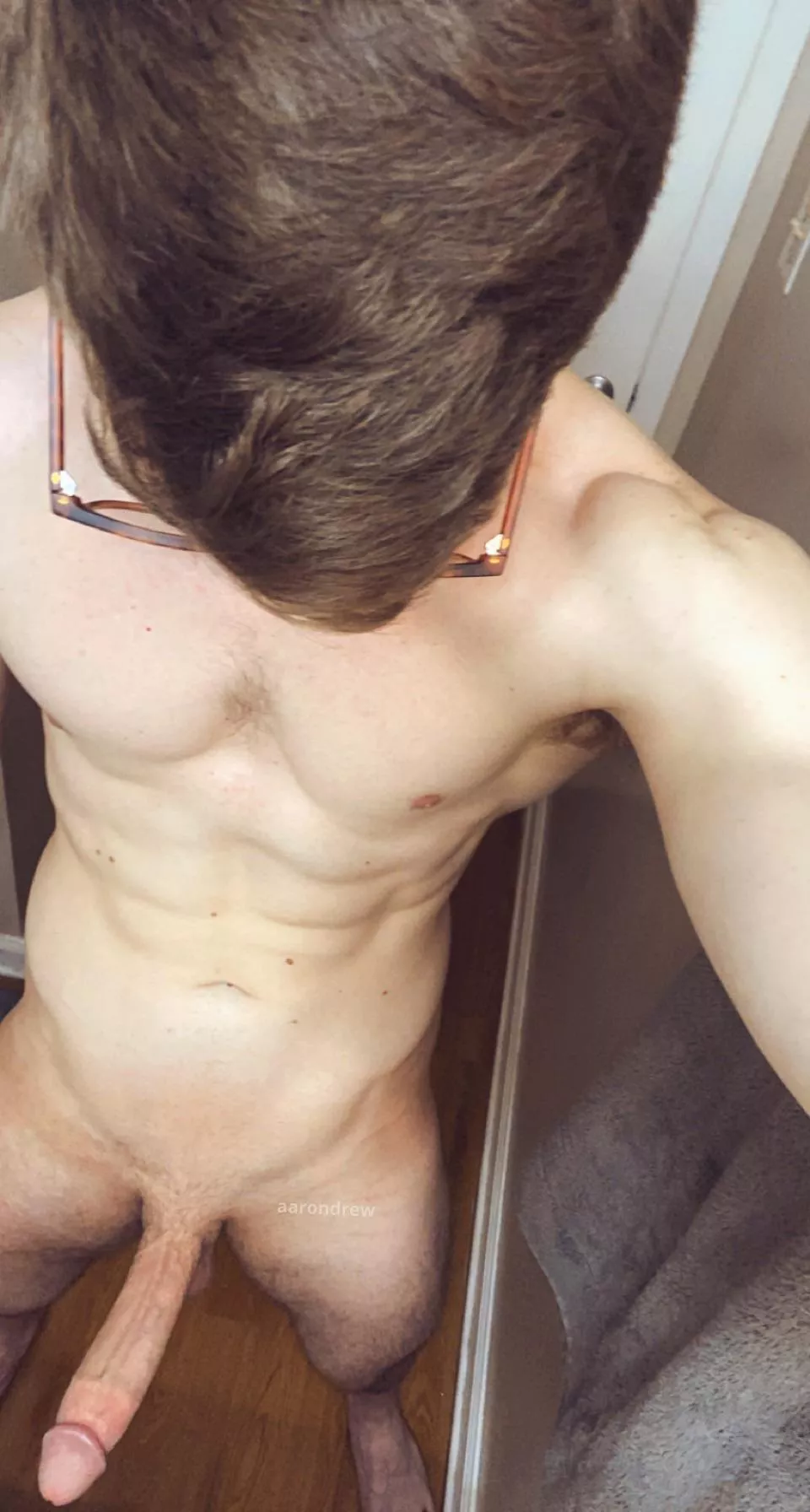 I love seeing all the sexy bros here ❤️ anyone else horny or is it just me?