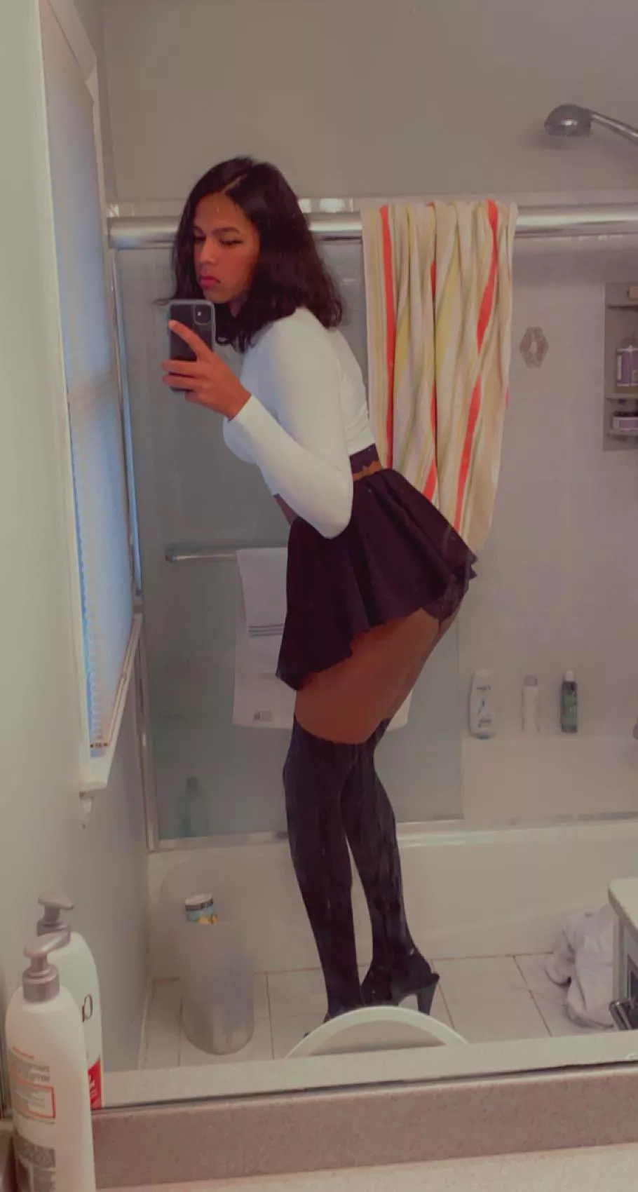 I love short skirts :))