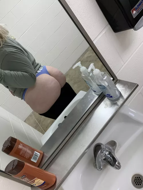 i love showing my ass off at work any chance i get