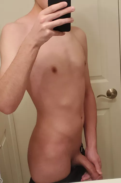 I love showing off my body to everyone 😝