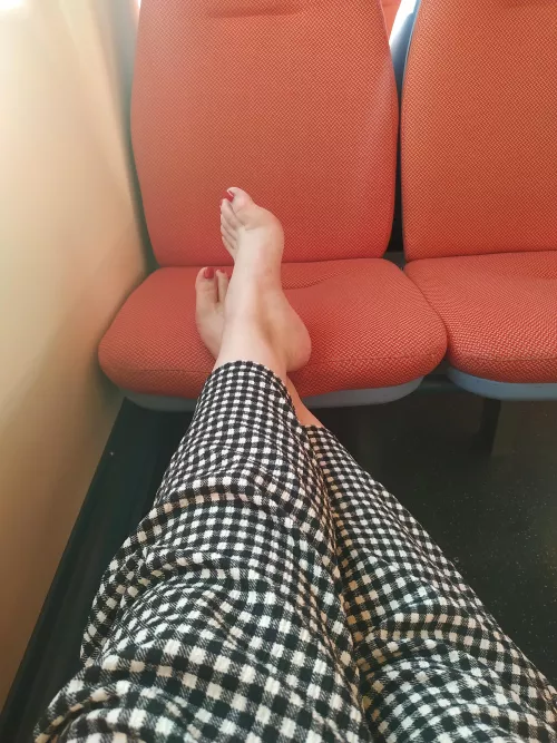 I love showing off my feet in public 🤭