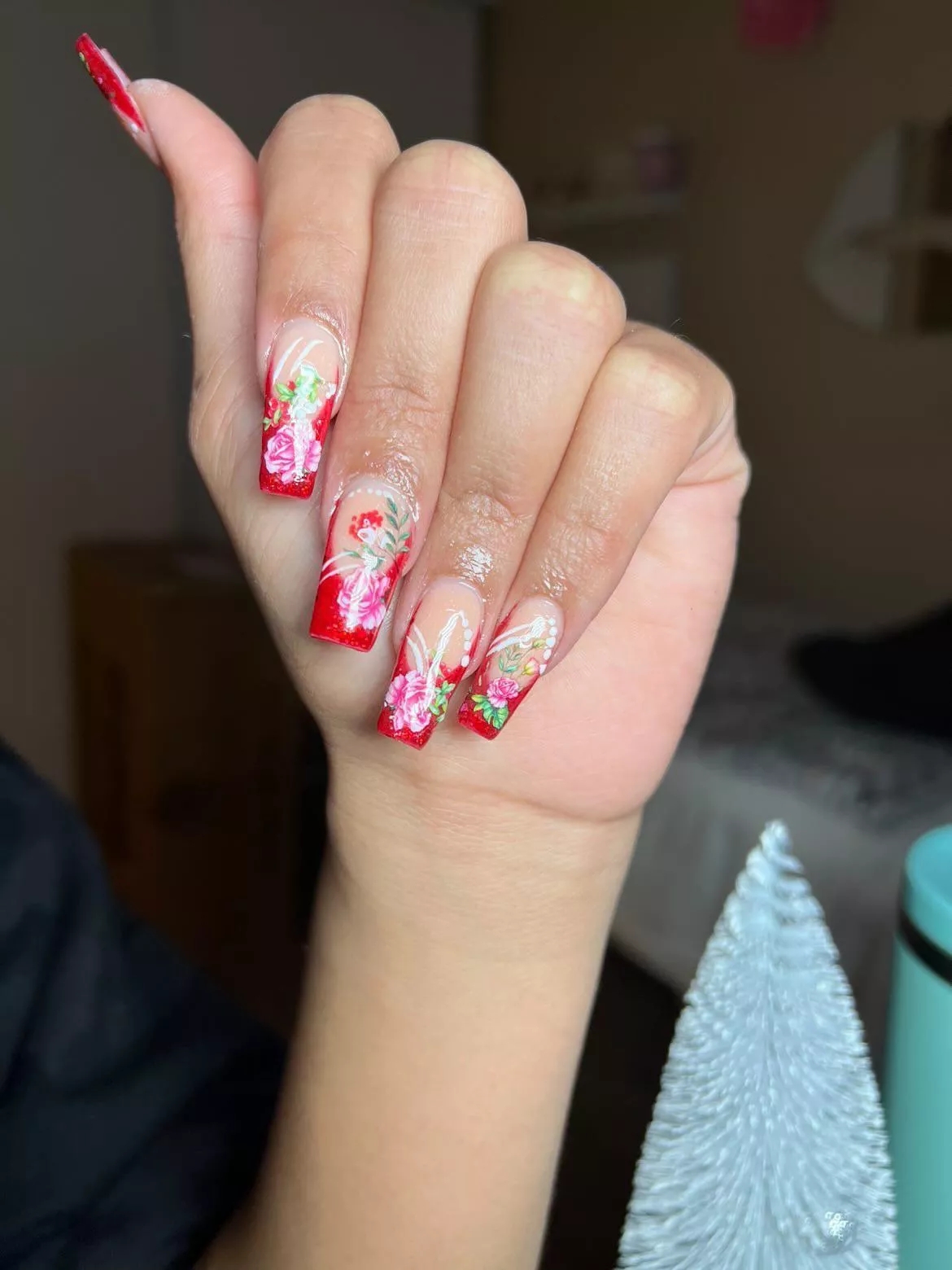 🥰i love showing off my nails, these were from Christmas 🌺