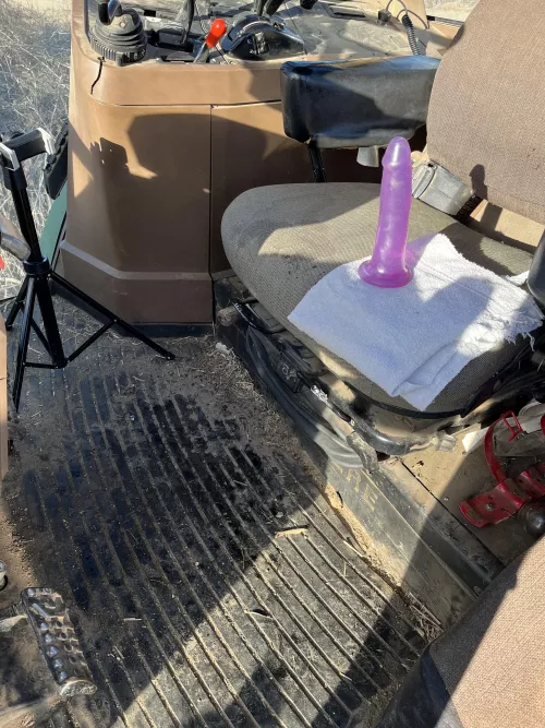 I love squirting all over the cab of the tractor 😋💦💦